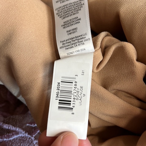 DRESS THE POPULATION Sidney Deep V-Neck 3D Lace Gown, Lilac/ Nude MEDIUM 1302 - Picture 8 of 9